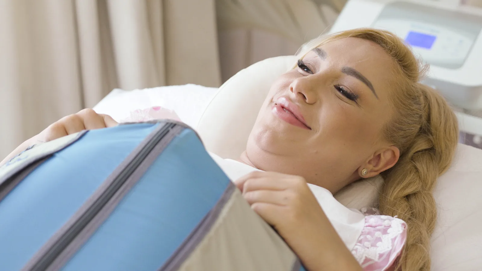 Clientă relaxată în timpul tratamentului Ballancer Pro