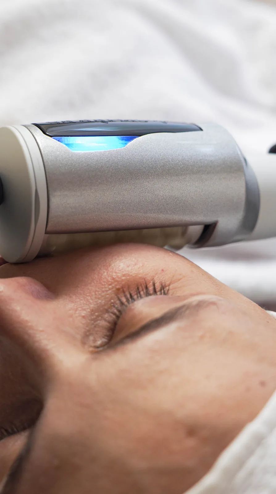 Detaliu al tratamentului facial Endospheres Evolution